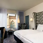 Arcotel John F Hotel