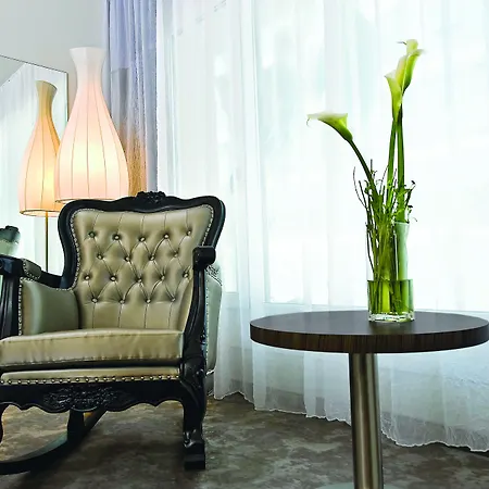Hotel Arcotel John F