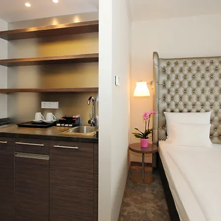 Hotel Arcotel John F 4*