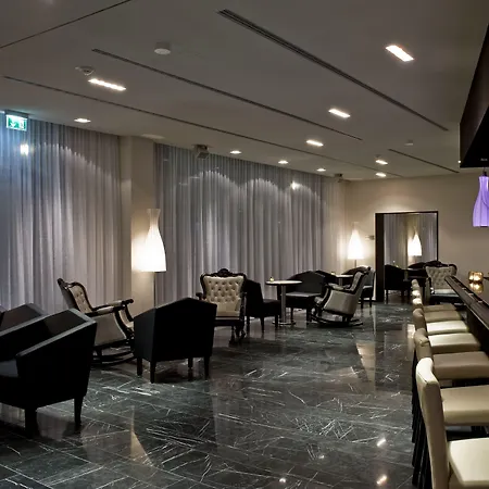 Arcotel John F