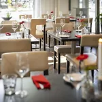 Arcotel John F 4*