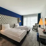 Arcotel John F 4*
