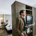 Arcotel John F 4*