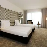 Arcotel John F