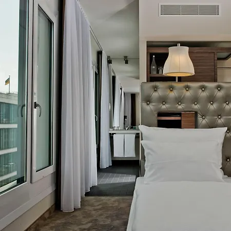 Arcotel John F Hotel 4*