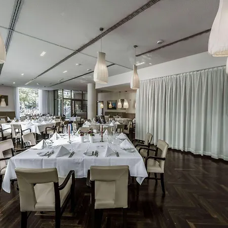 Hotel Arcotel John F