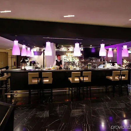 Arcotel John F 4*