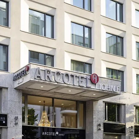 Arcotel John F 4*