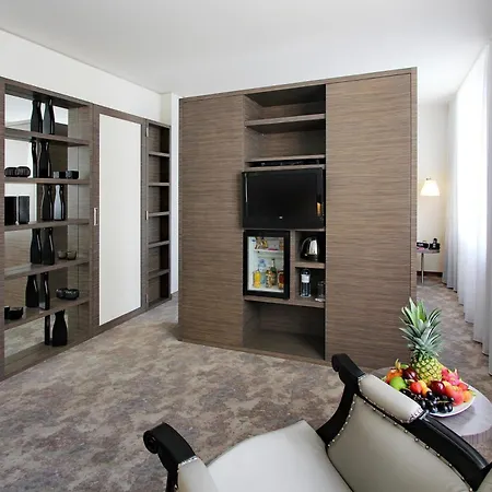 Отель Arcotel John F 4*