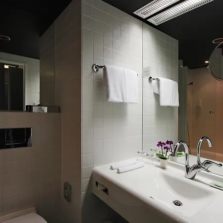 Отель Arcotel John F 4*