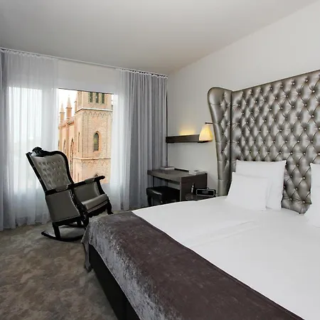 Отель Arcotel John F