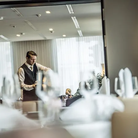 ホテル Arcotel John F