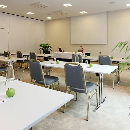 Arcotel John F 4*