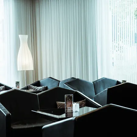 Отель Arcotel John F 4*